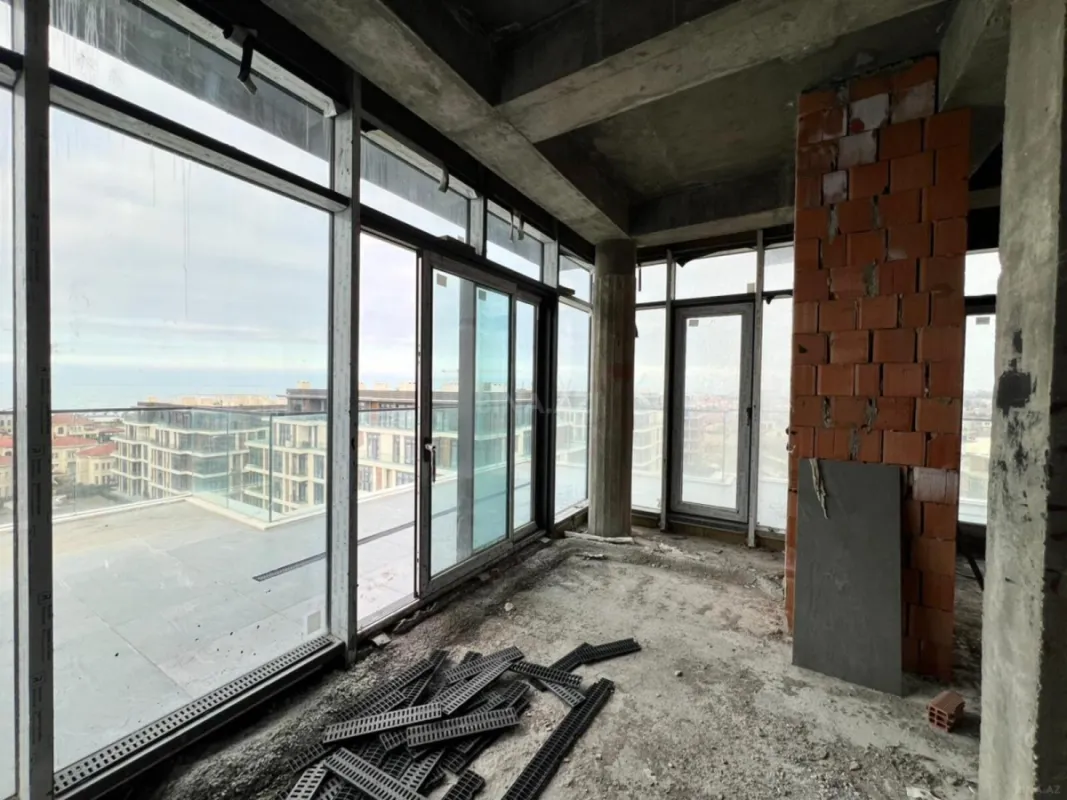 Satılır 4 otaqlı mənzil 210 m²