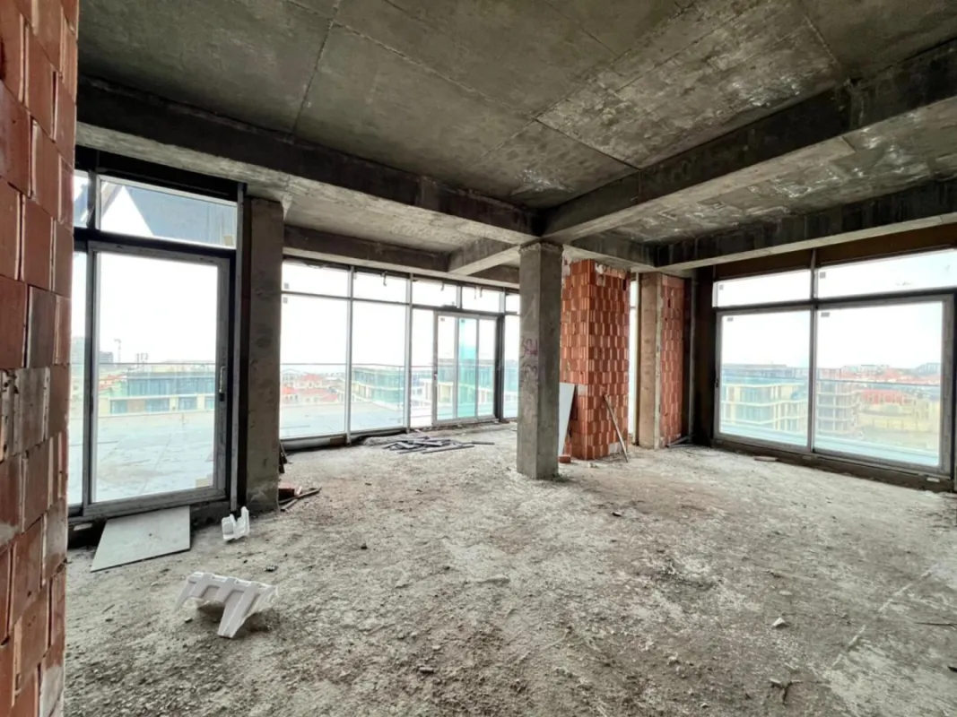 Satılır 4 otaqlı mənzil 210 m²