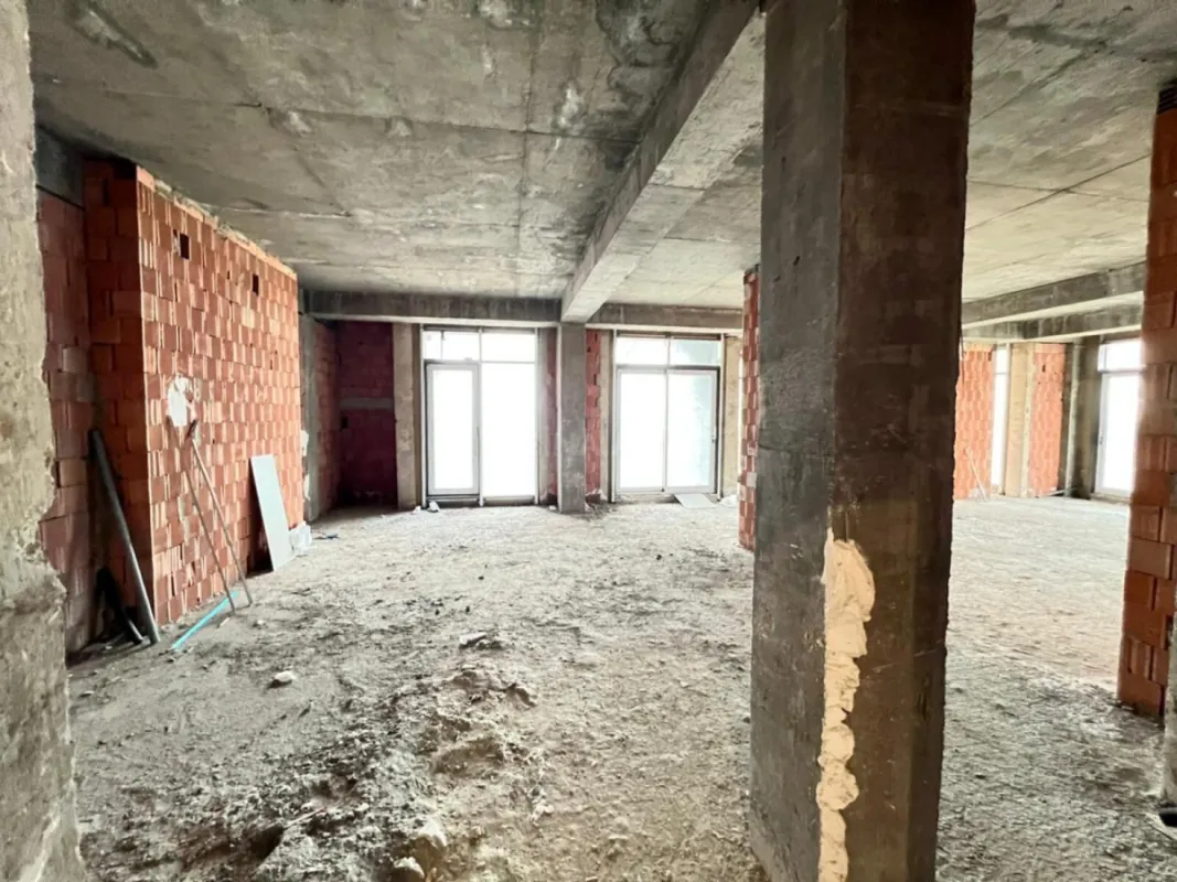Satılır 4 otaqlı mənzil 210 m²