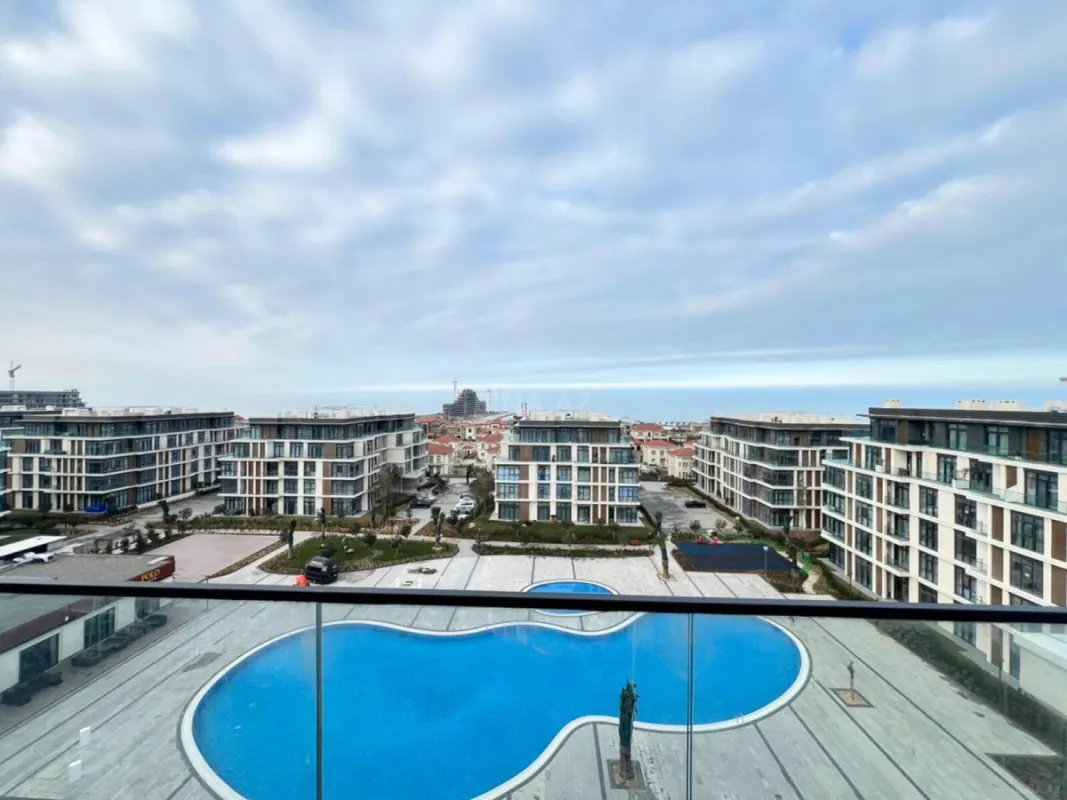 Satılır 4 otaqlı mənzil 210 m²