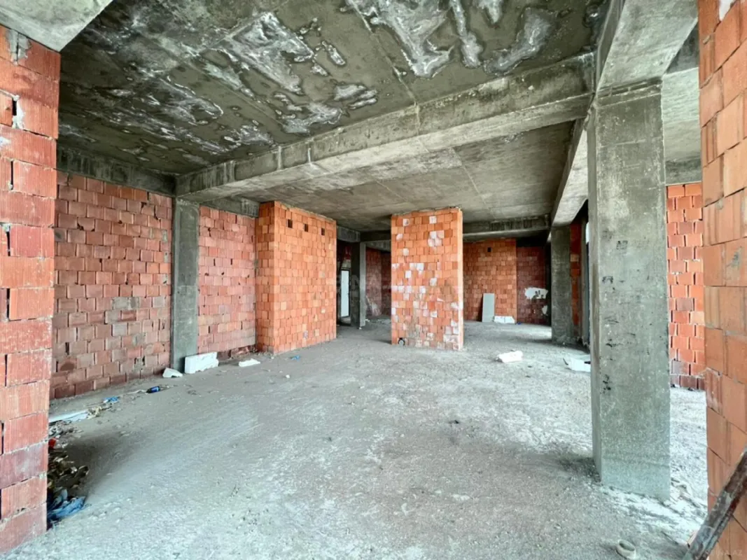 Satılır 4 otaqlı mənzil 210 m²