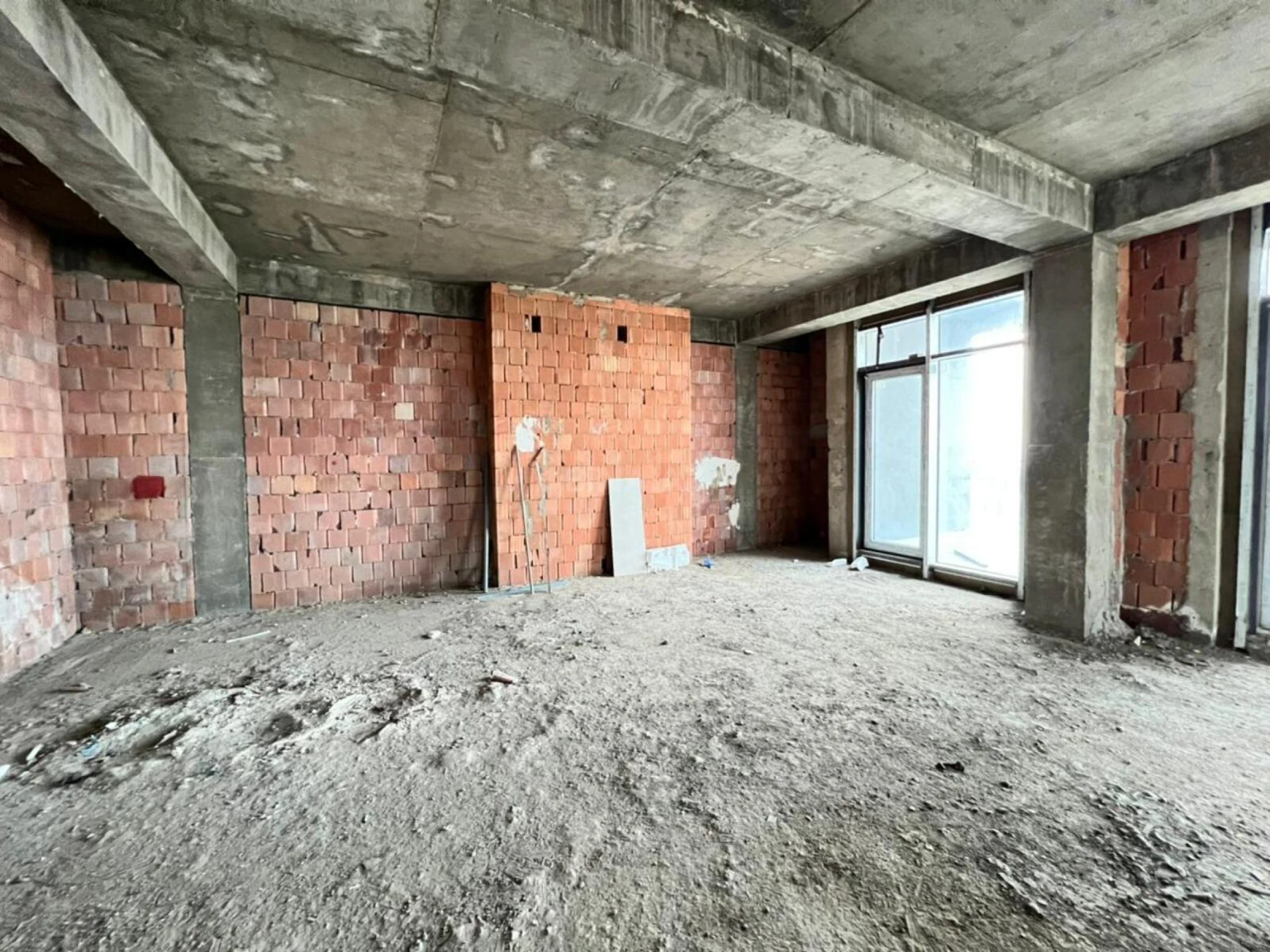 Satılır 4 otaqlı mənzil 210 m²