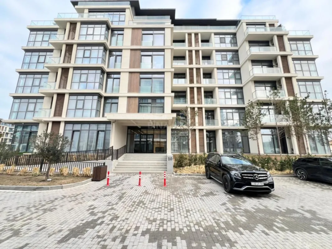 Satılır 4 otaqlı mənzil 210 m²