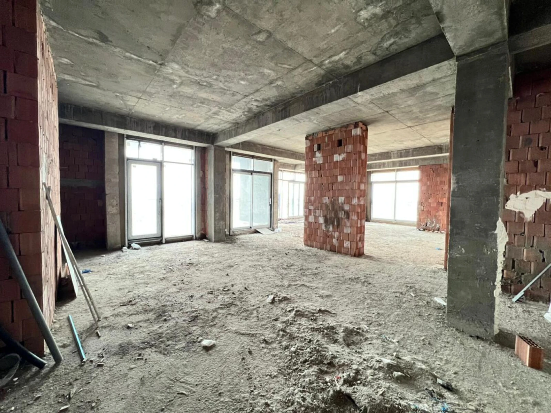 Satılır 4 otaqlı mənzil 210 m²