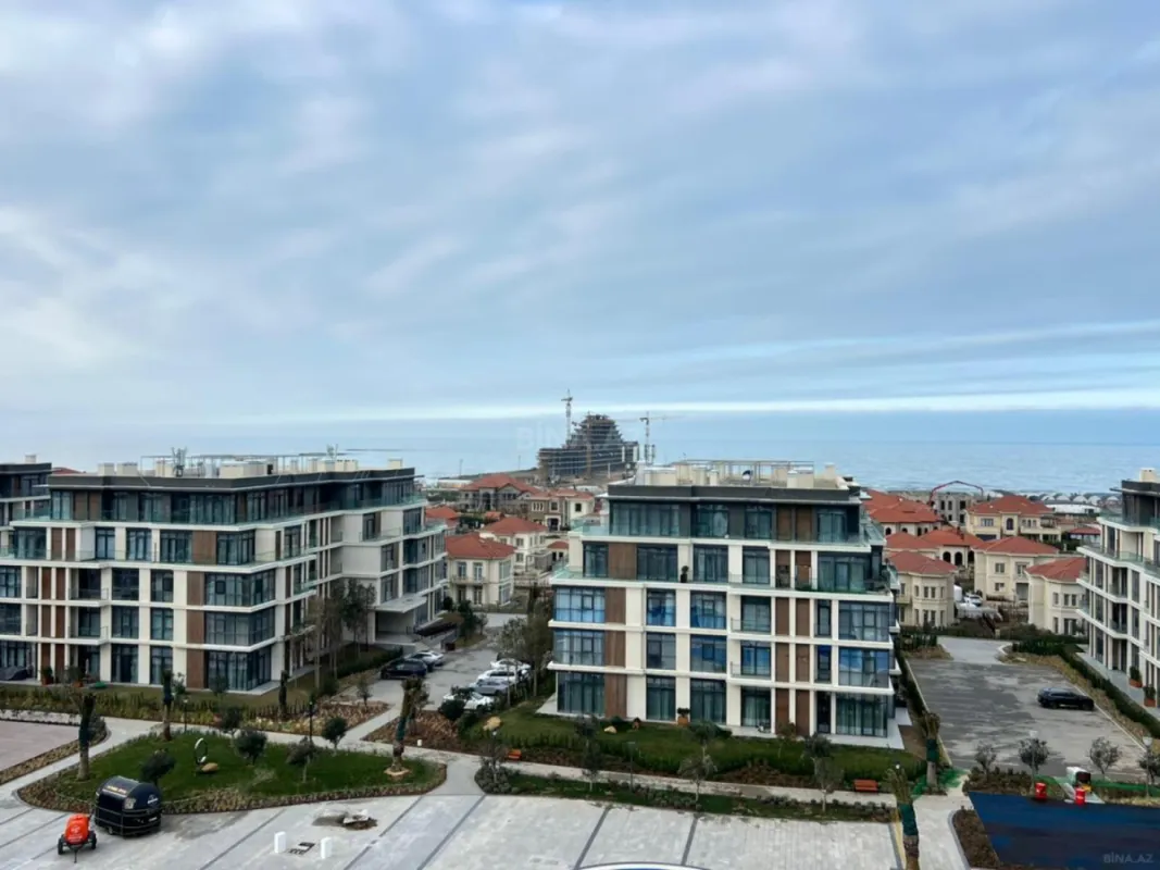 Satılır 4 otaqlı mənzil 210 m²