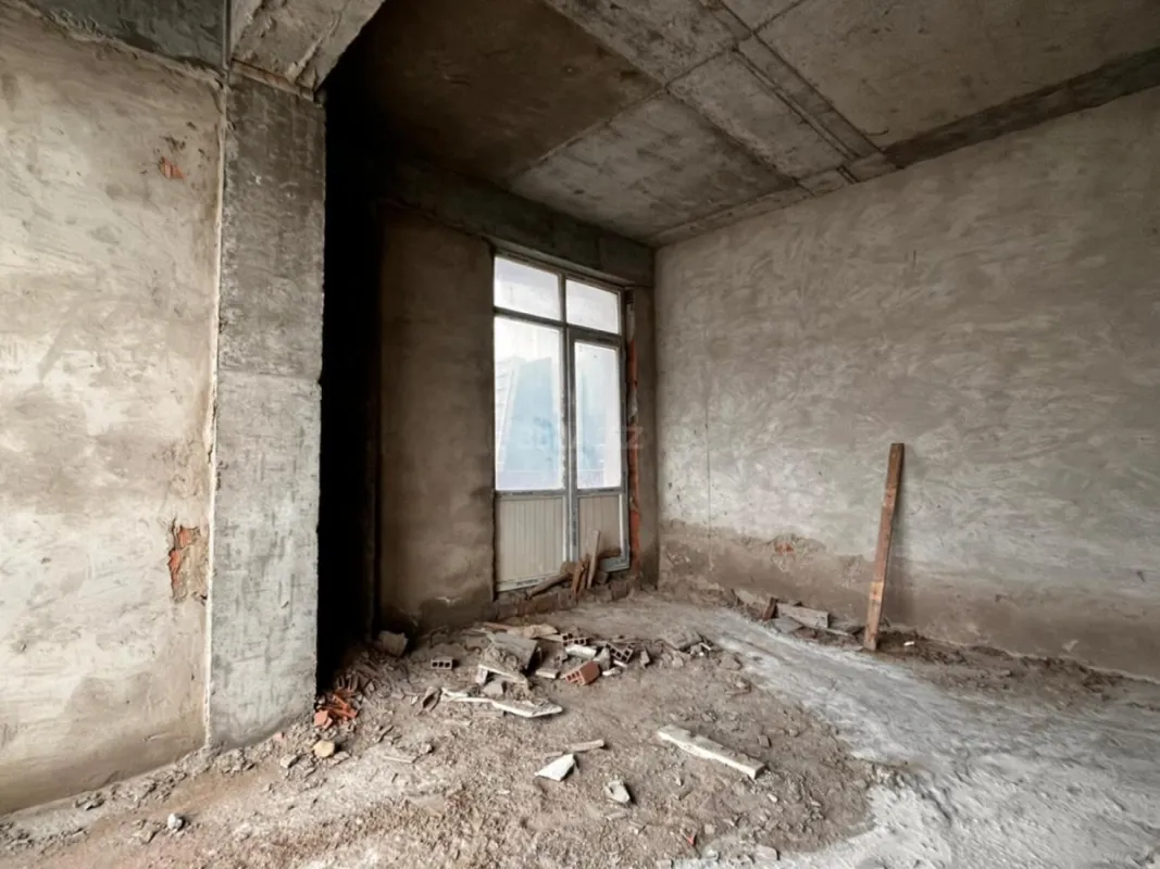 Satılır 3 otaqlı mənzil 136 m²