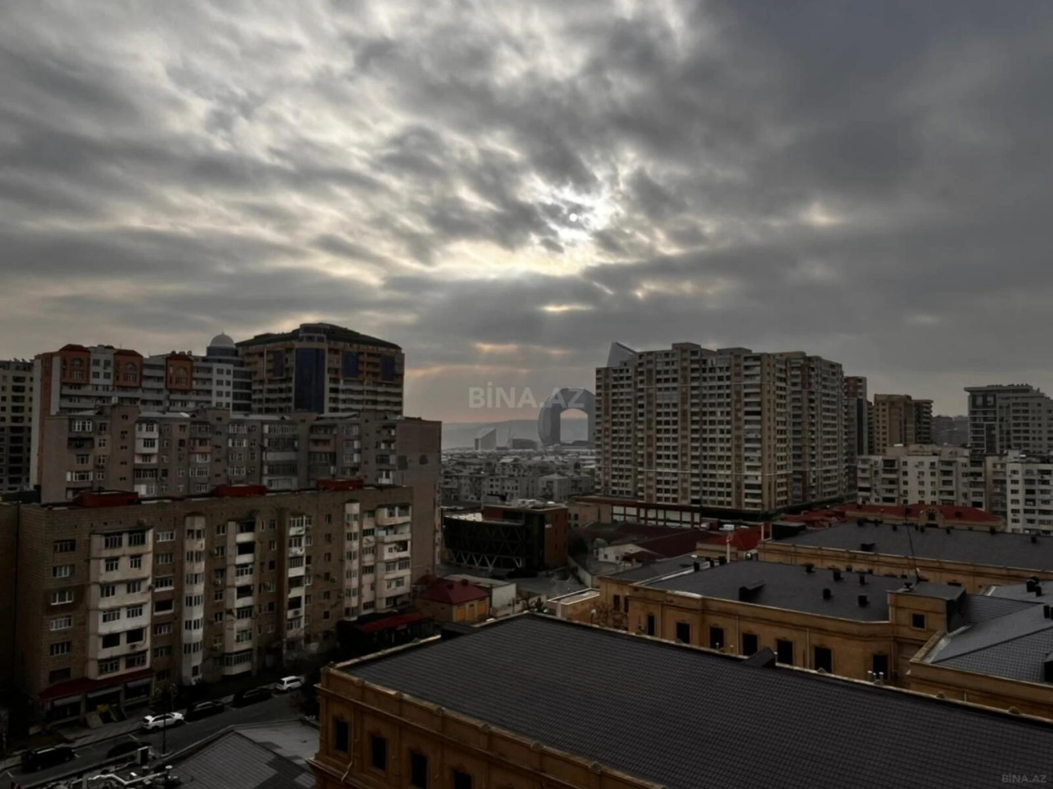 Satılır 3 otaqlı mənzil 136 m²