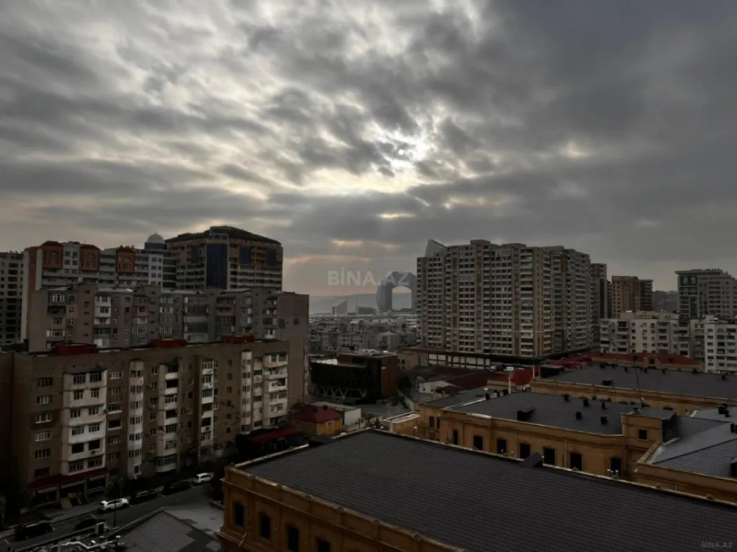Satılır 3 otaqlı mənzil 136 m²