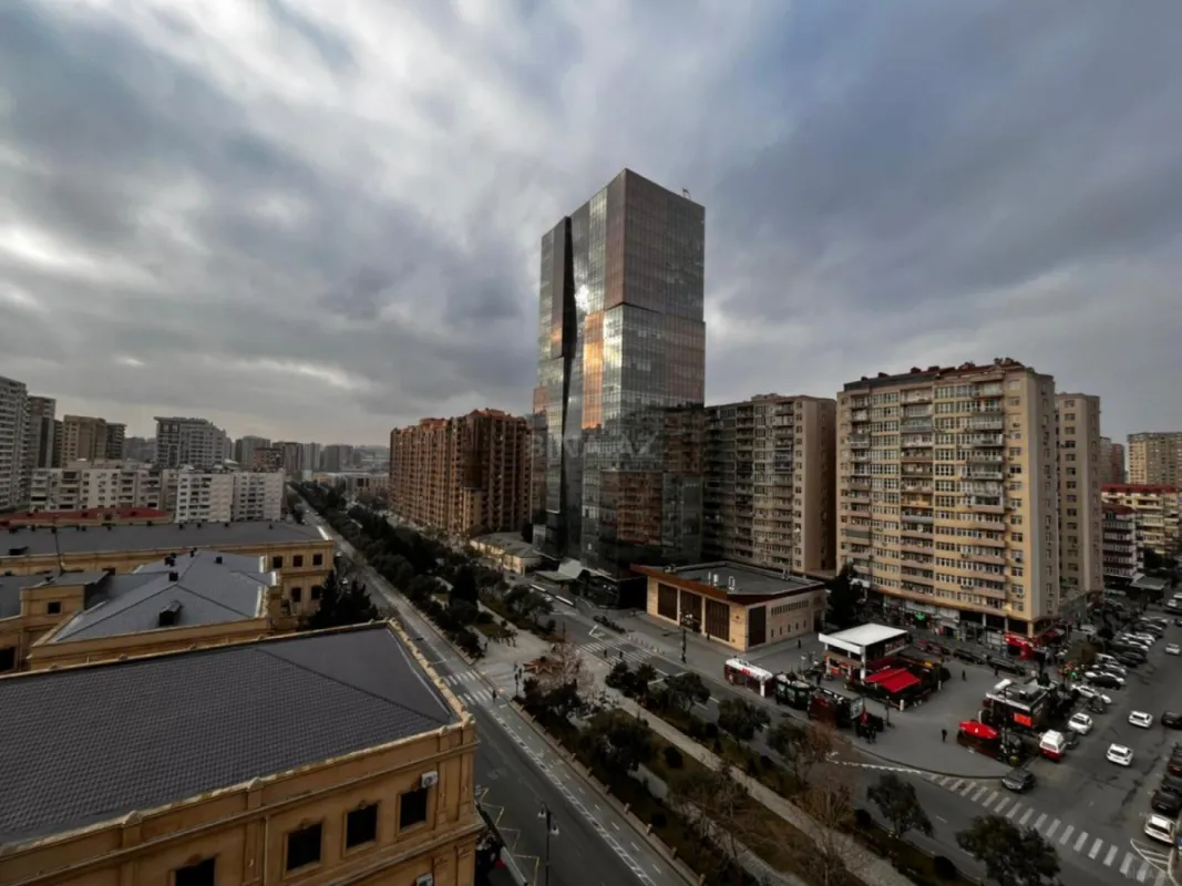 Satılır 3 otaqlı mənzil 136 m²