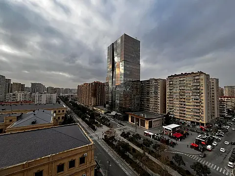 Satılır 3 otaqlı mənzil 136 m²