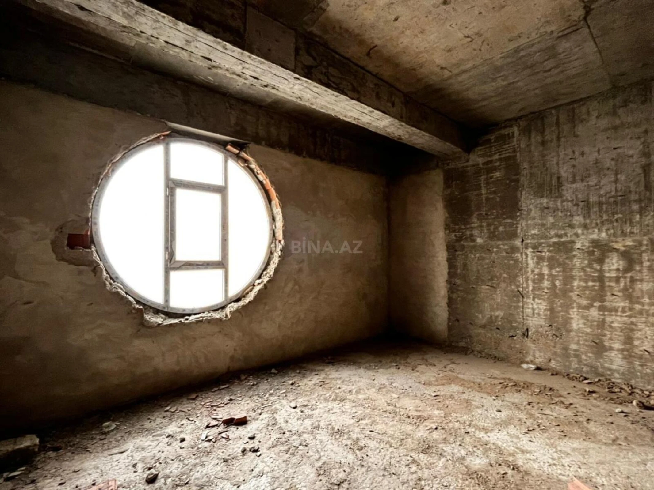 Satılır 3 otaqlı mənzil 136 m²