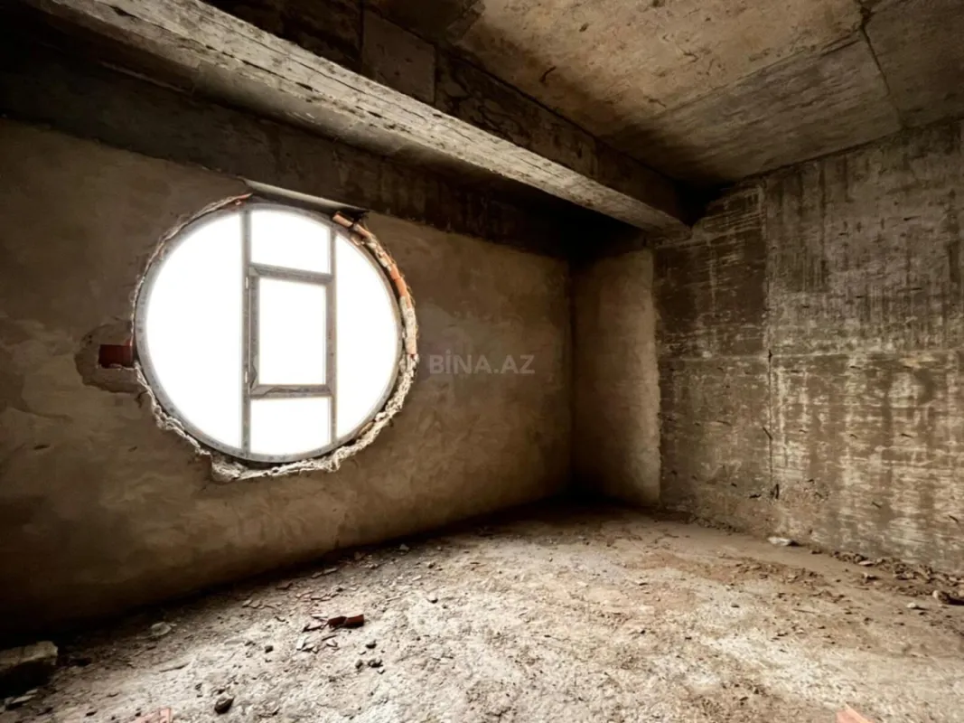 Satılır 3 otaqlı mənzil 136 m²