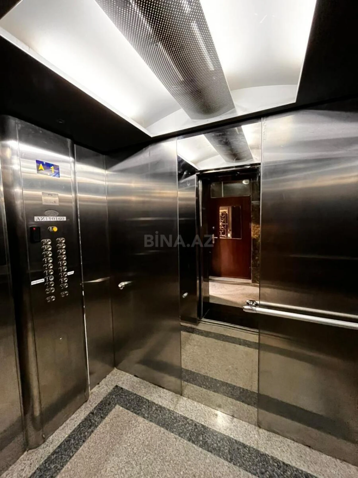 Satılır 3 otaqlı mənzil 136 m²