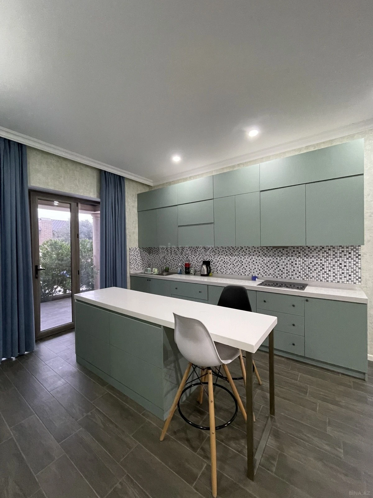 Kirayə verilir 5 otaqlı həyət evi 300 m²