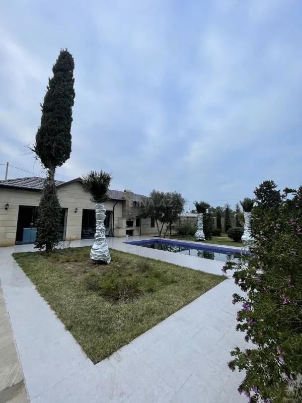 Kirayə verilir 5 otaqlı həyət evi 300 m²