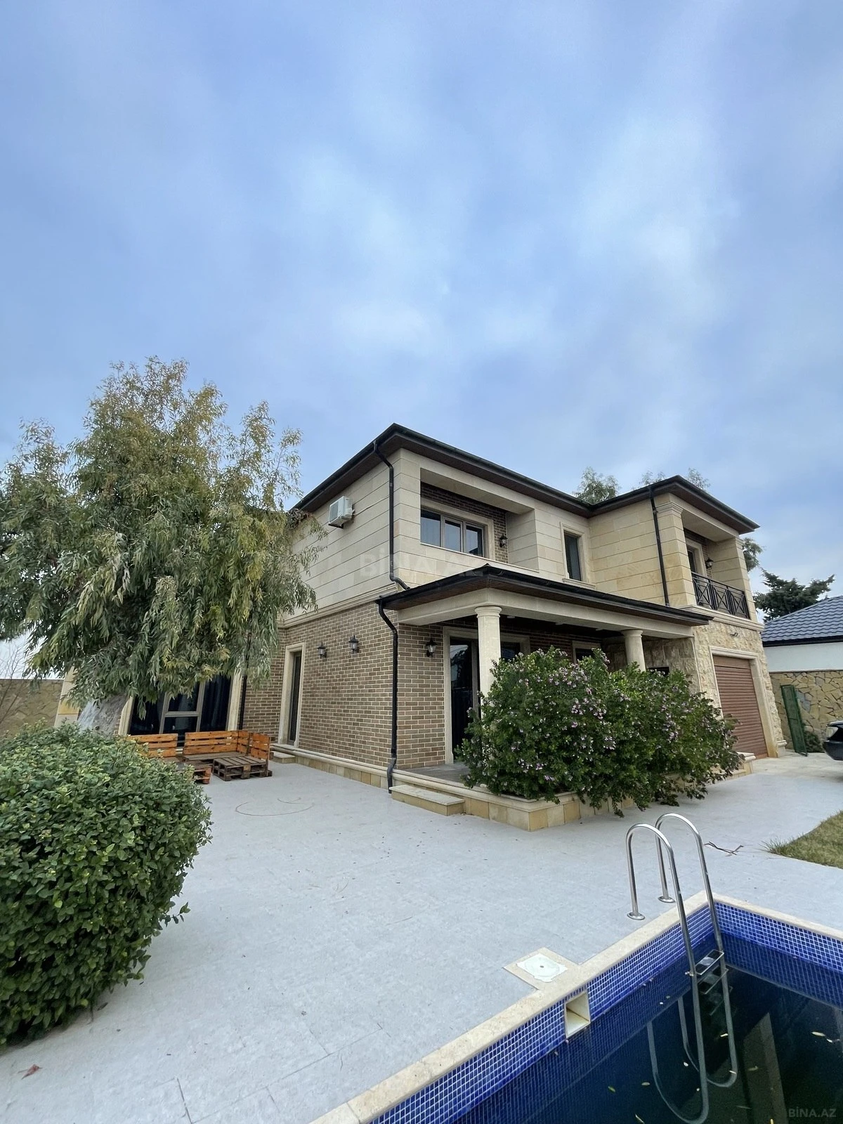 Kirayə verilir 5 otaqlı həyət evi 300 m²