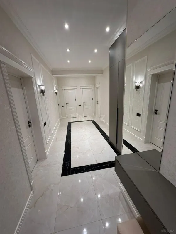 Satılır 3 otaqlı mənzil 135 m²