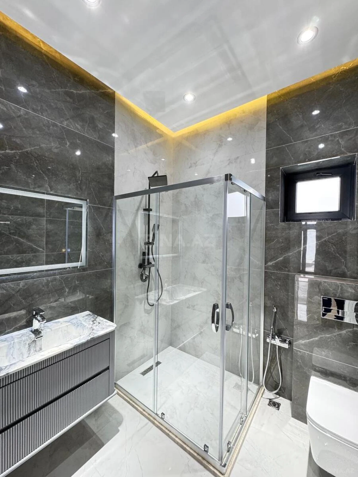 Satılır 4 otaqlı həyət evi 170 m²