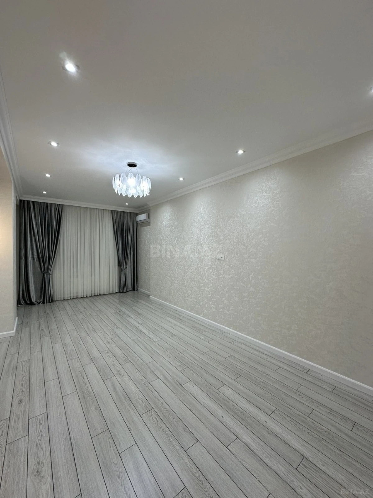 Satılır 3 otaqlı mənzil 97 m²