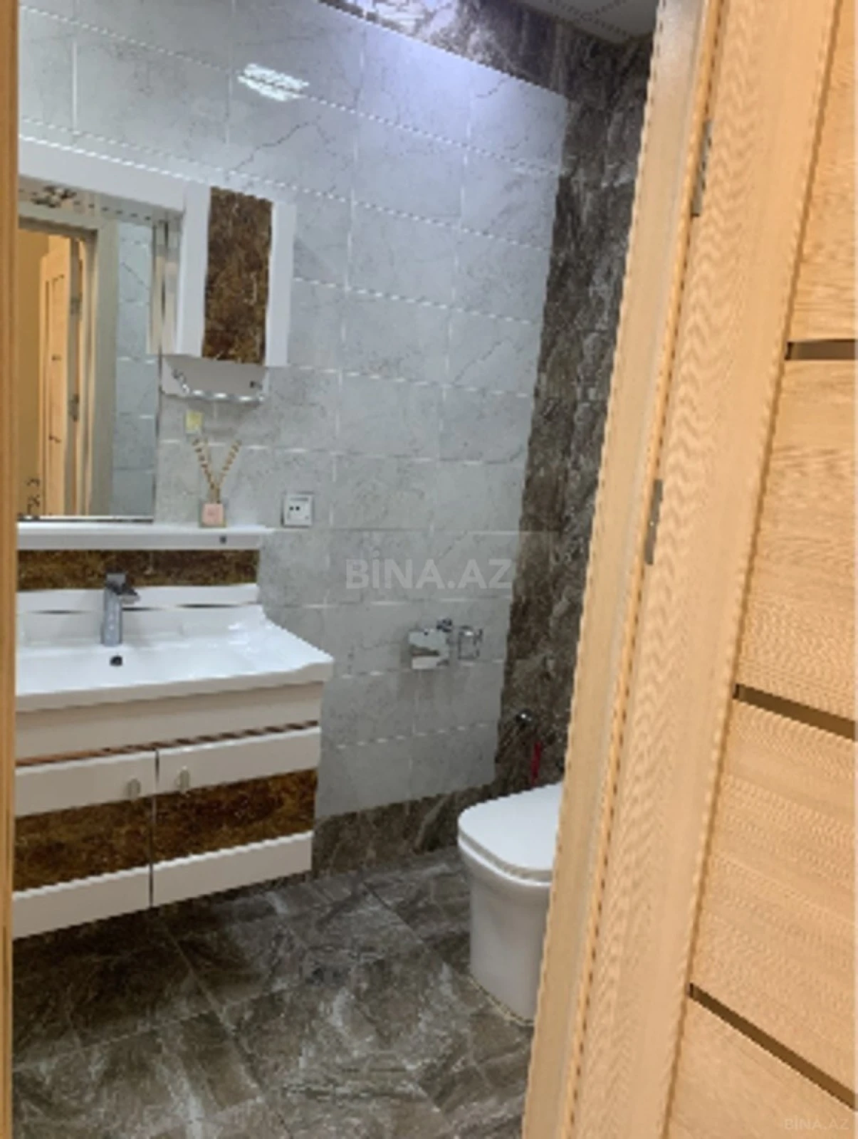 Kirayə verilir 2 otaqlı mənzil 90 m²