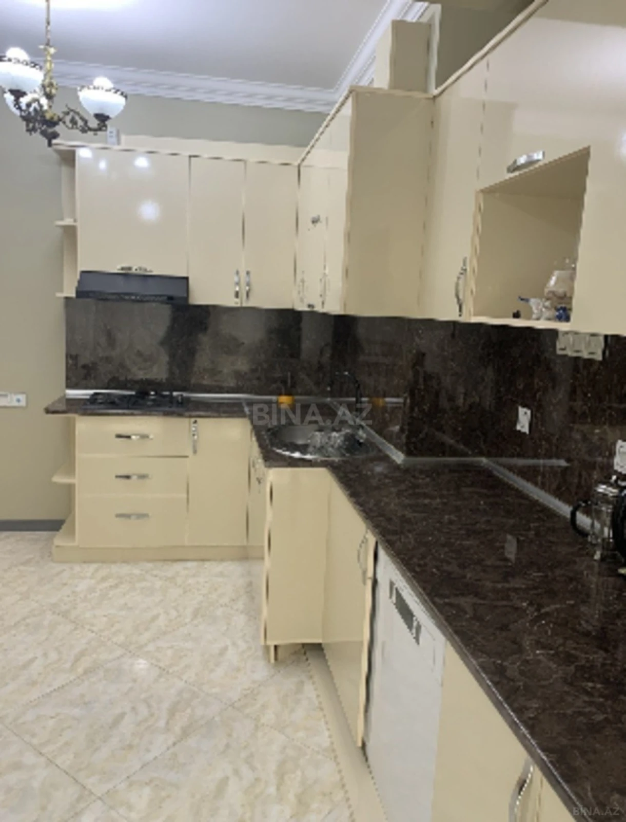 Kirayə verilir 2 otaqlı mənzil 90 m²