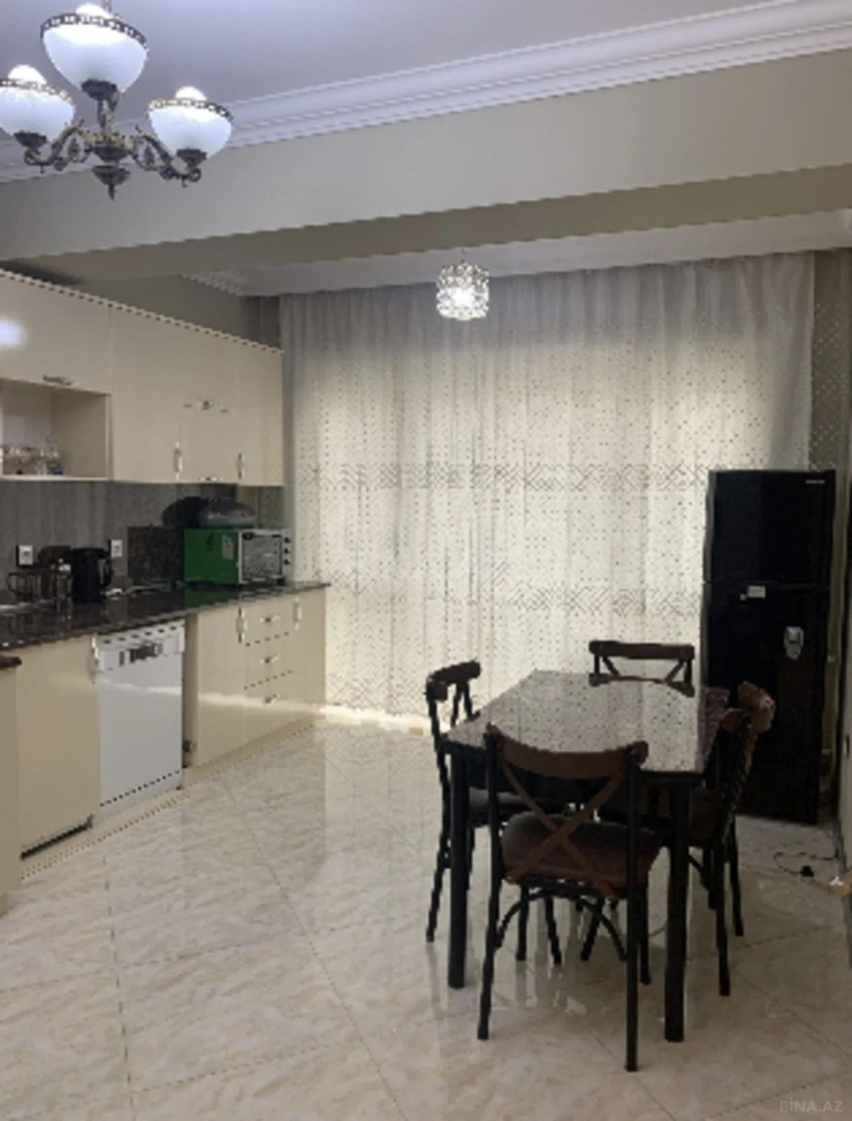 Kirayə verilir 2 otaqlı mənzil 90 m²