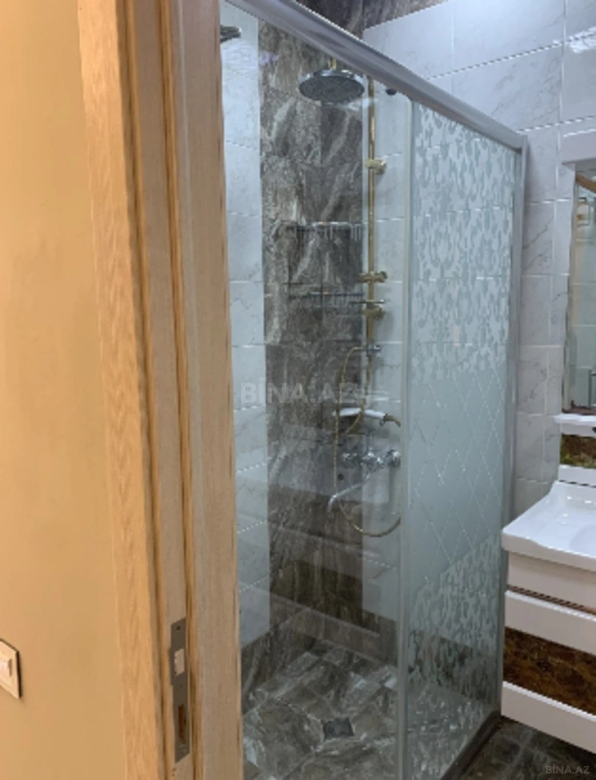 Kirayə verilir 2 otaqlı mənzil 90 m²