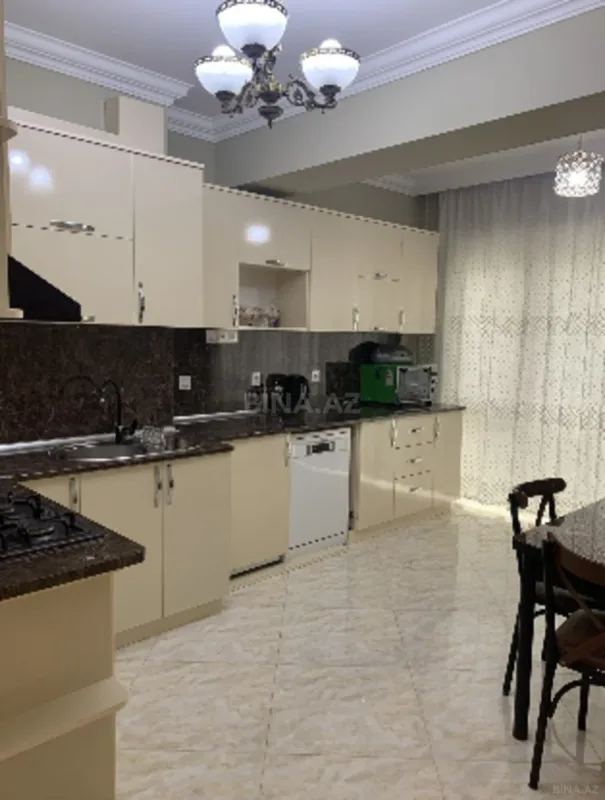 Kirayə verilir 2 otaqlı mənzil 90 m²