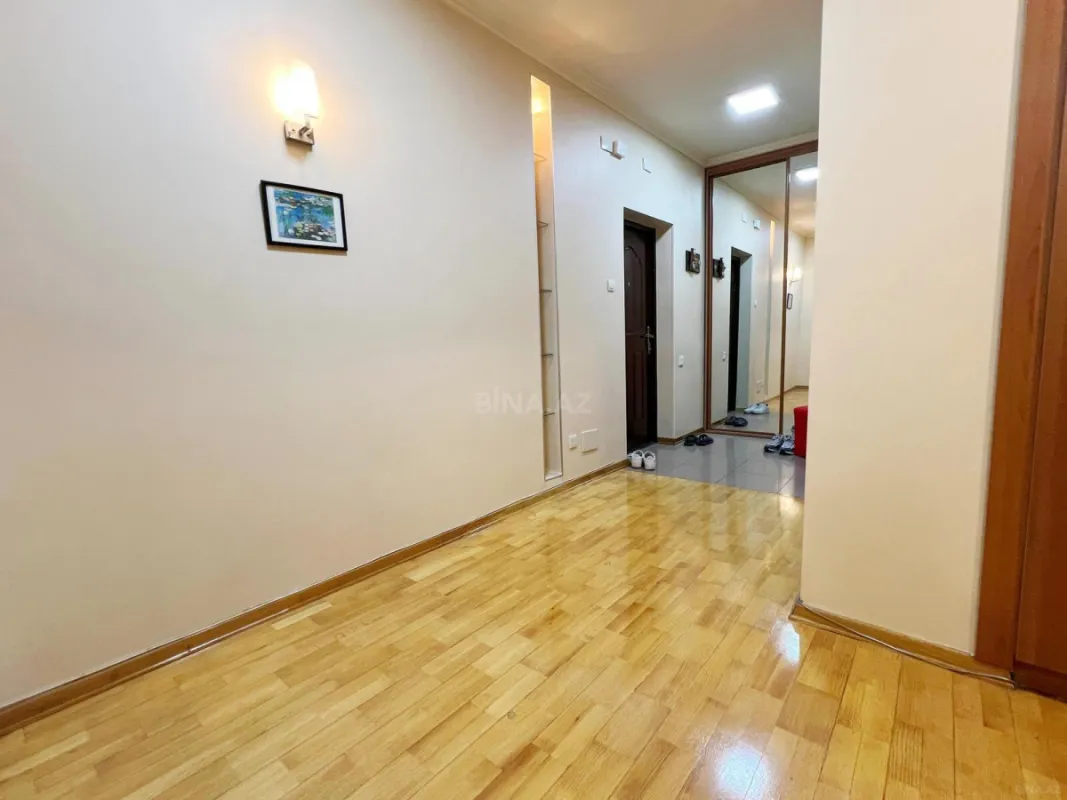 Satılır 3 otaqlı mənzil 135 m²