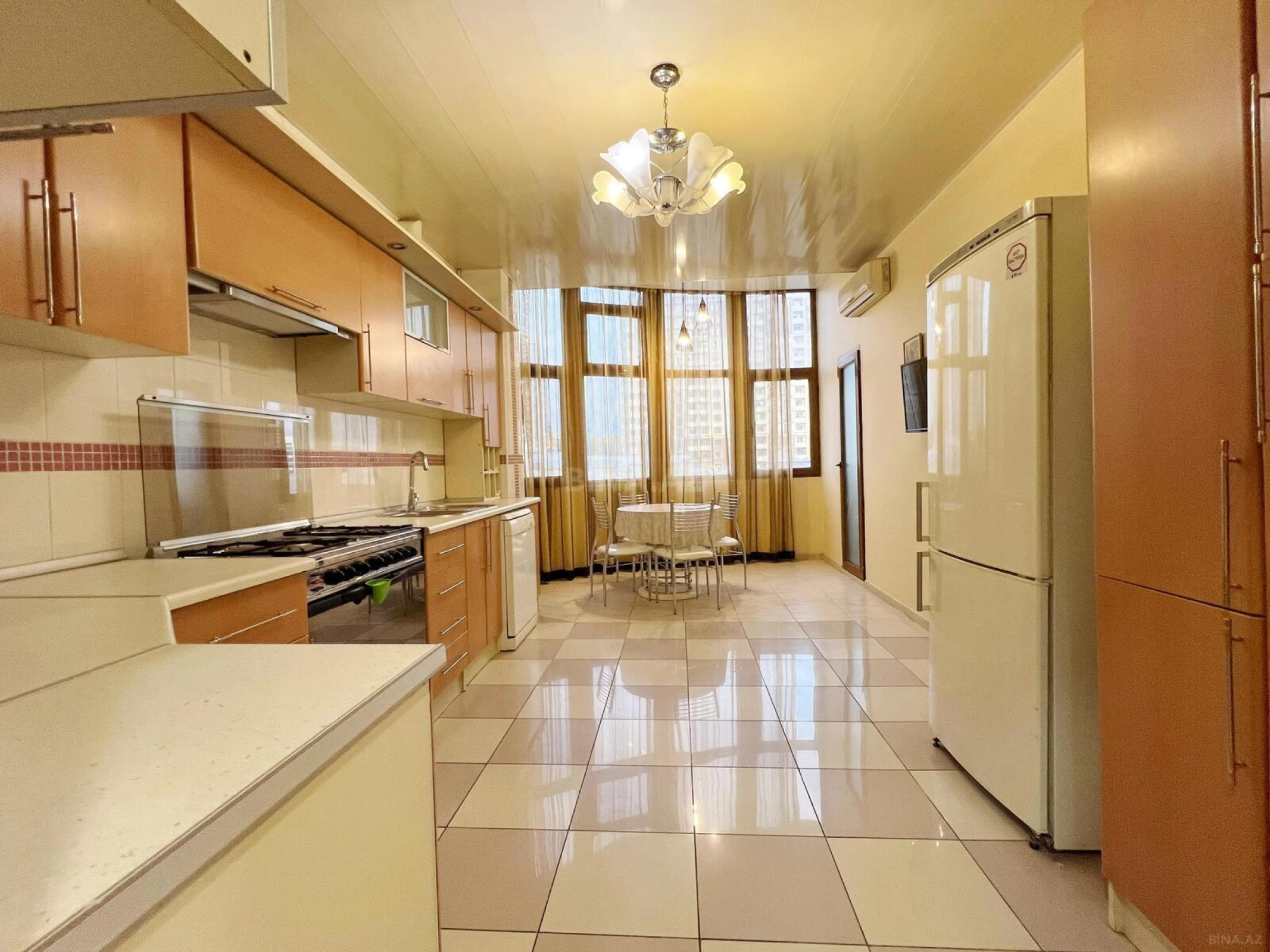 Satılır 3 otaqlı mənzil 135 m²