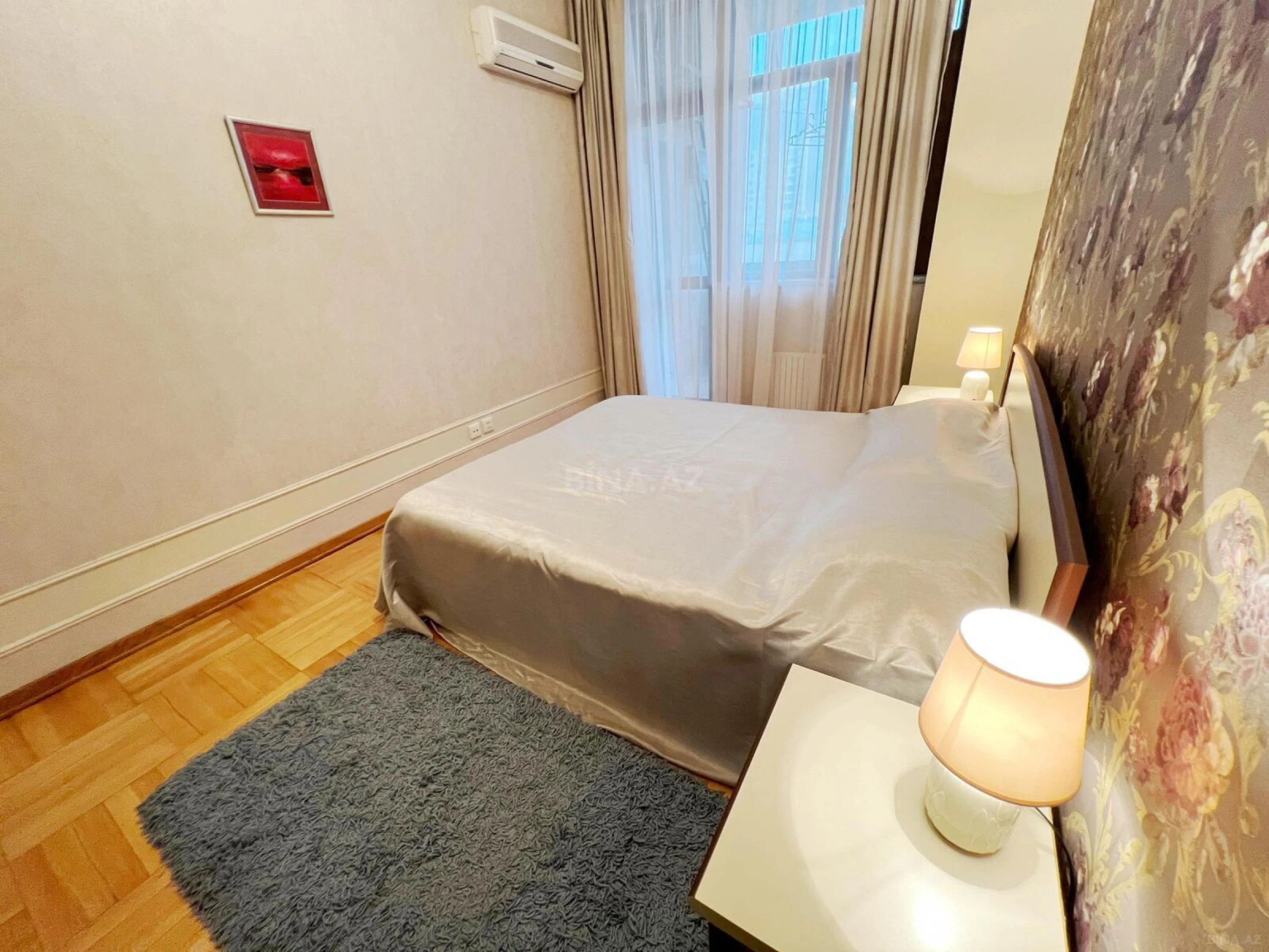 Satılır 3 otaqlı mənzil 135 m²