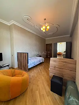 Satılır 3 otaqlı mənzil 150 m²