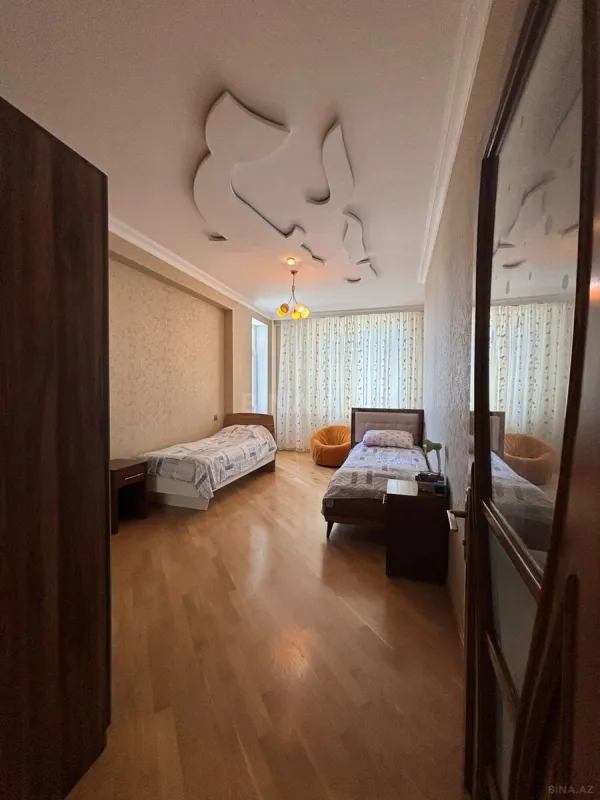 Satılır 3 otaqlı mənzil 150 m²