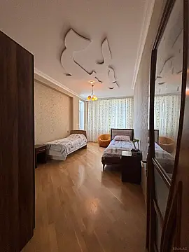 Satılır 3 otaqlı mənzil 150 m²