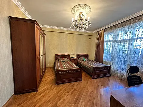 Satılır 3 otaqlı mənzil 130 m²