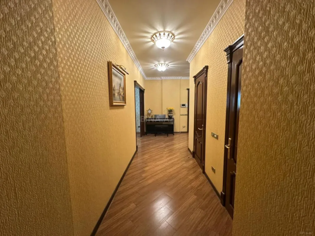 Satılır 3 otaqlı mənzil 130 m²