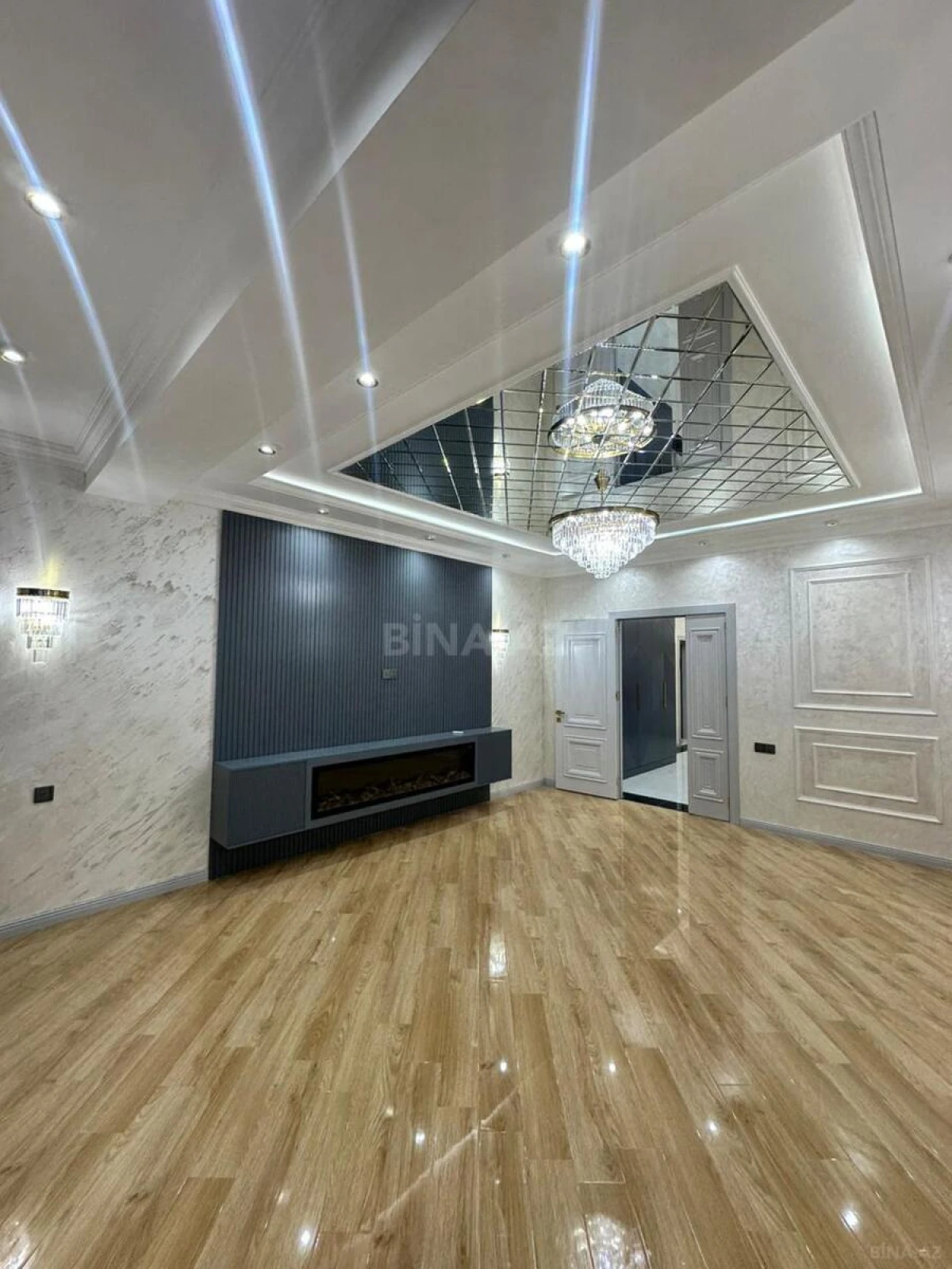 Satılır 4 otaqlı mənzil 136 m²