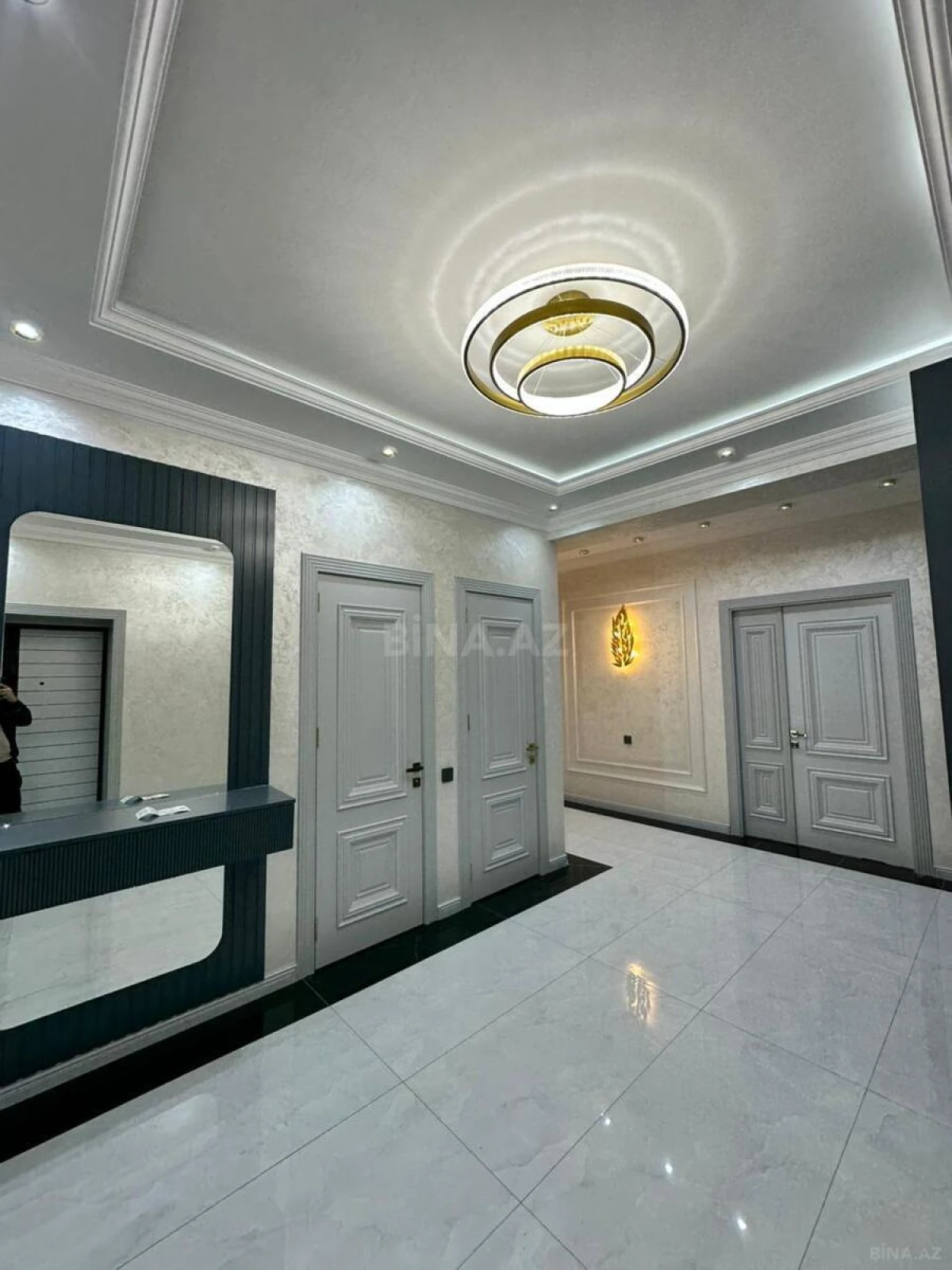 Satılır 4 otaqlı mənzil 136 m²