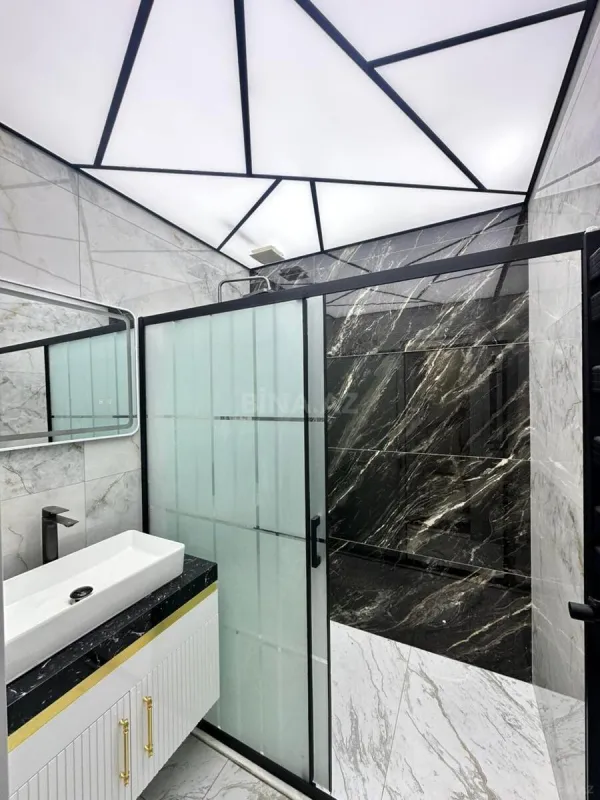 Satılır 4 otaqlı mənzil 136 m²