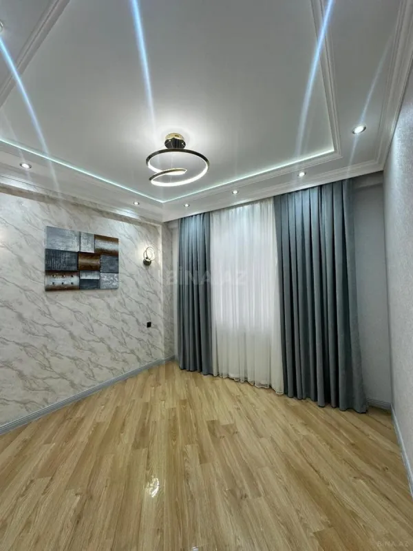 Satılır 4 otaqlı mənzil 136 m²