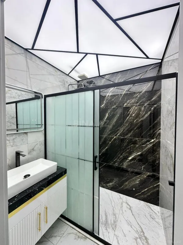 Satılır 4 otaqlı mənzil 136 m²