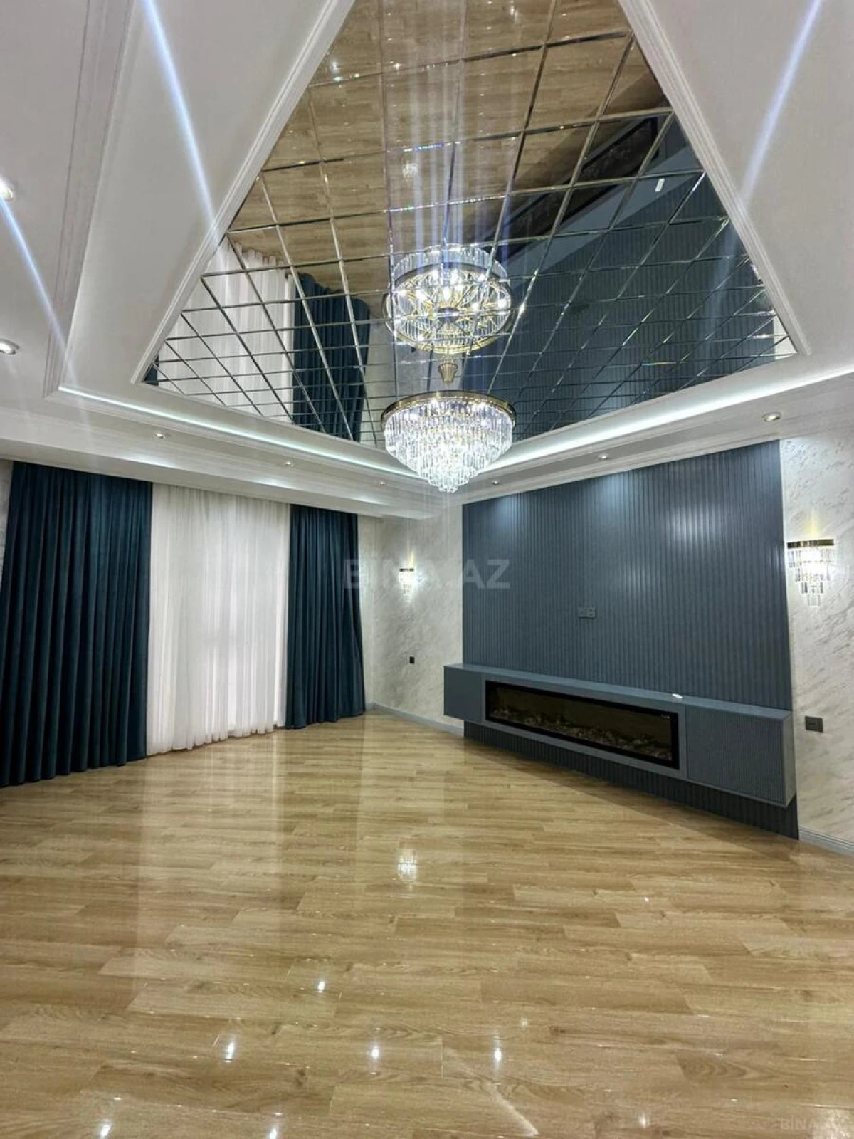 Satılır 4 otaqlı mənzil 136 m²