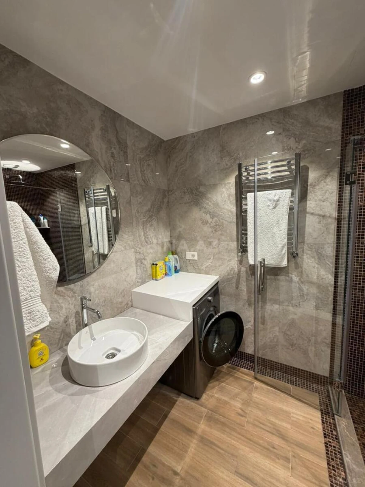 Kirayə verilir 2 otaqlı mənzil 93 m²