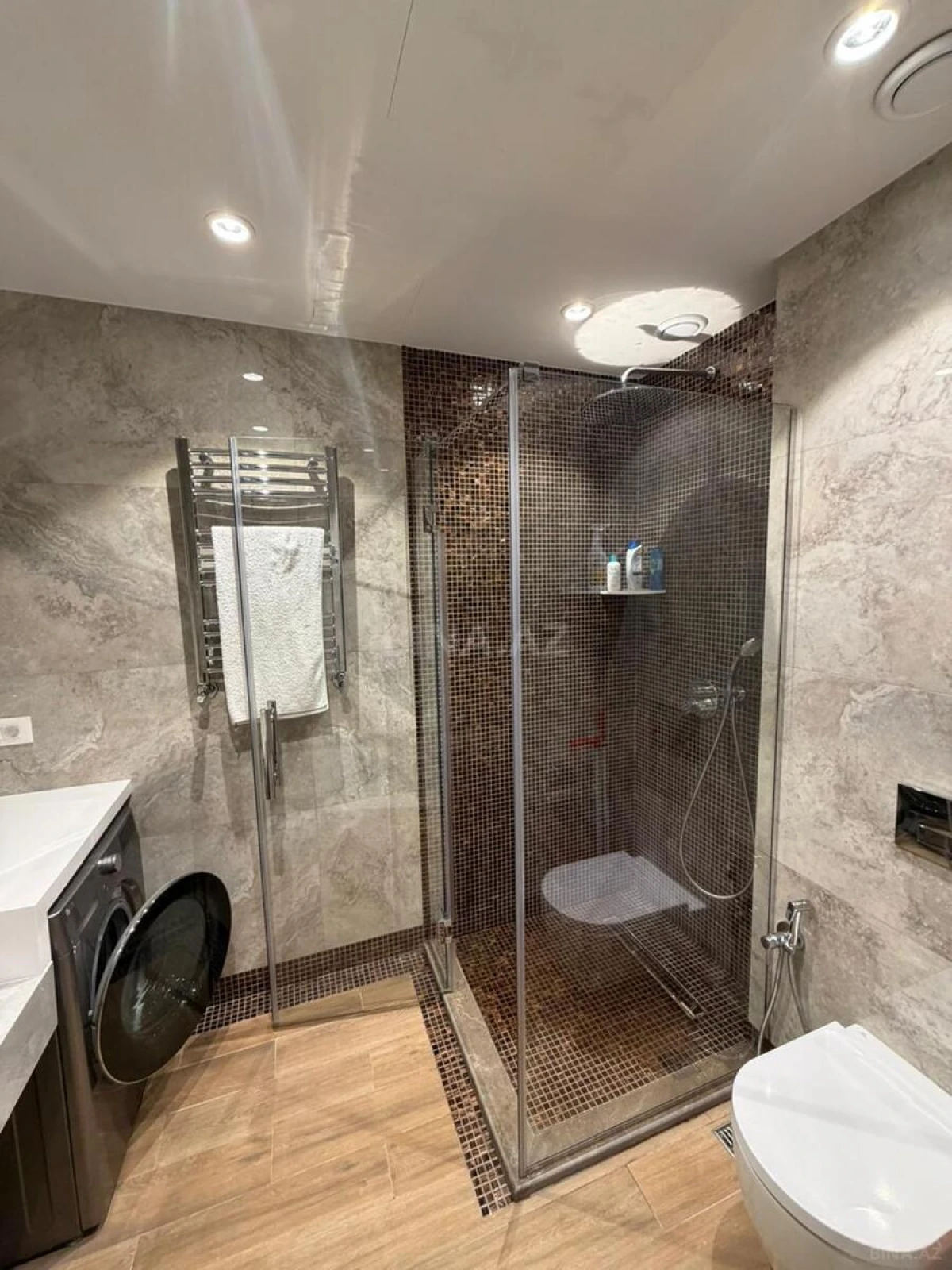 Kirayə verilir 2 otaqlı mənzil 93 m²