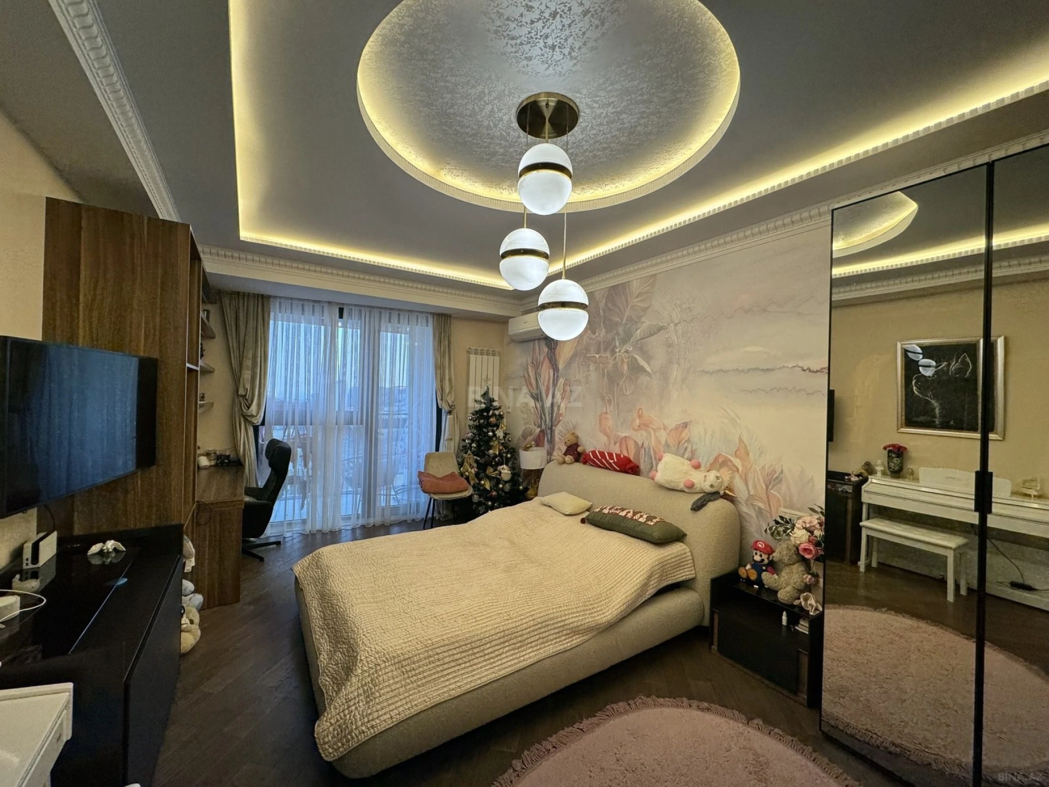Satılır 5 otaqlı mənzil 235 m²