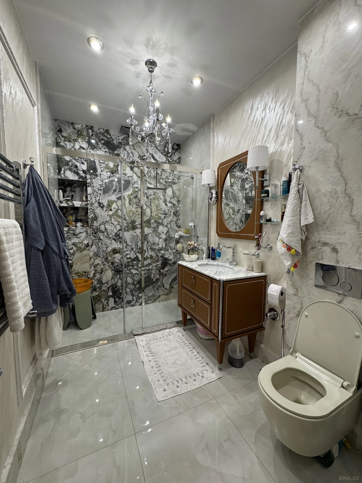 Satılır 5 otaqlı mənzil 235 m²