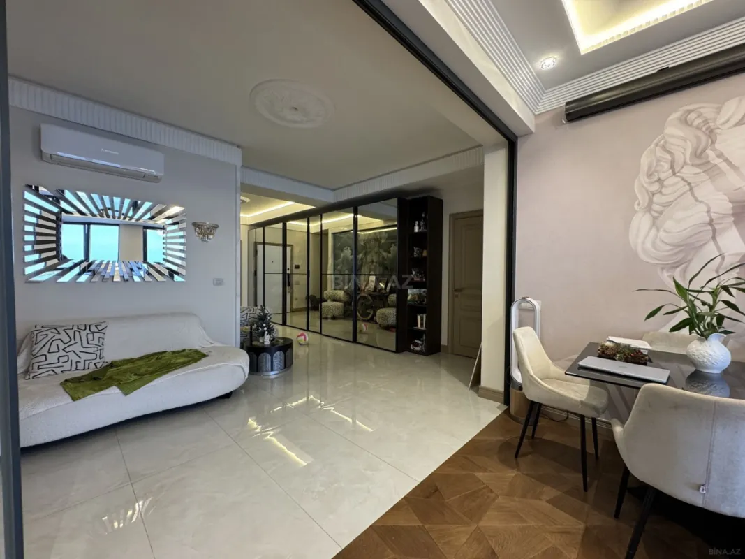 Satılır 5 otaqlı mənzil 235 m²