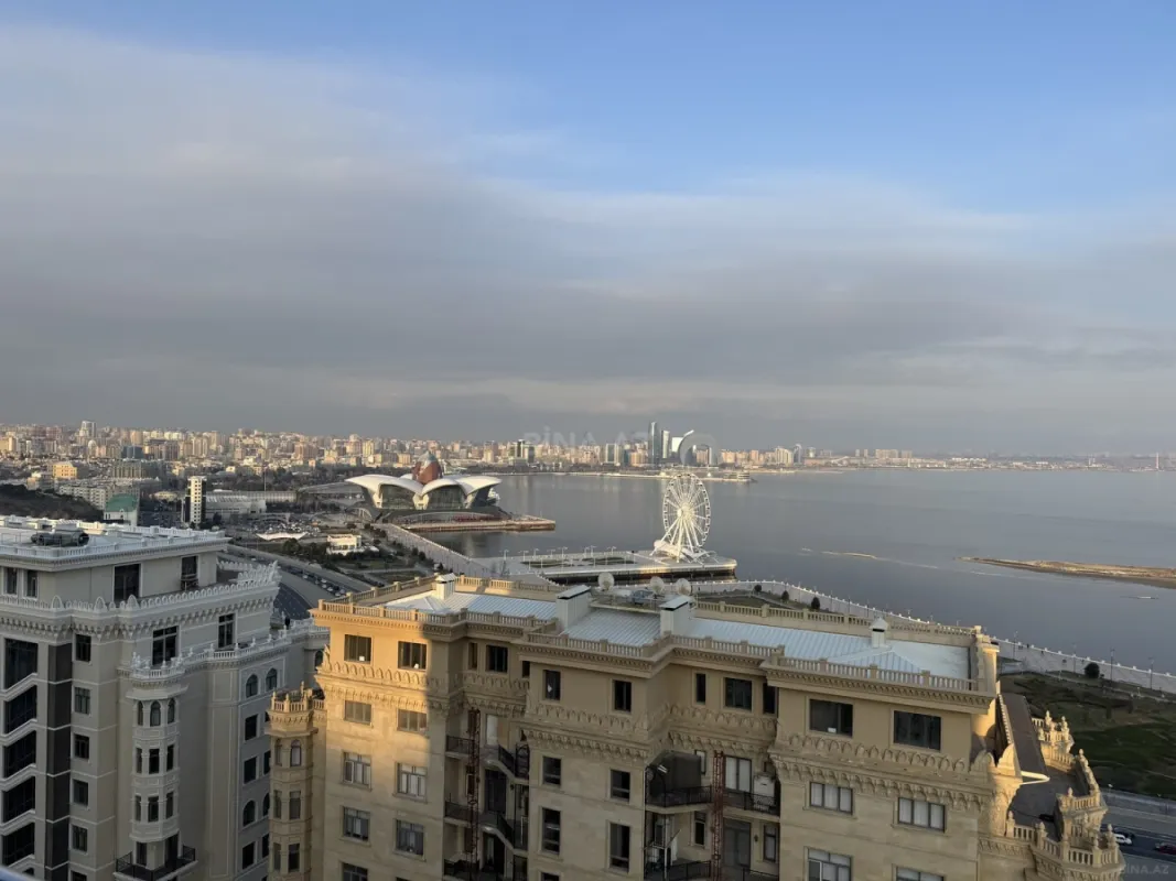Satılır 5 otaqlı mənzil 235 m²