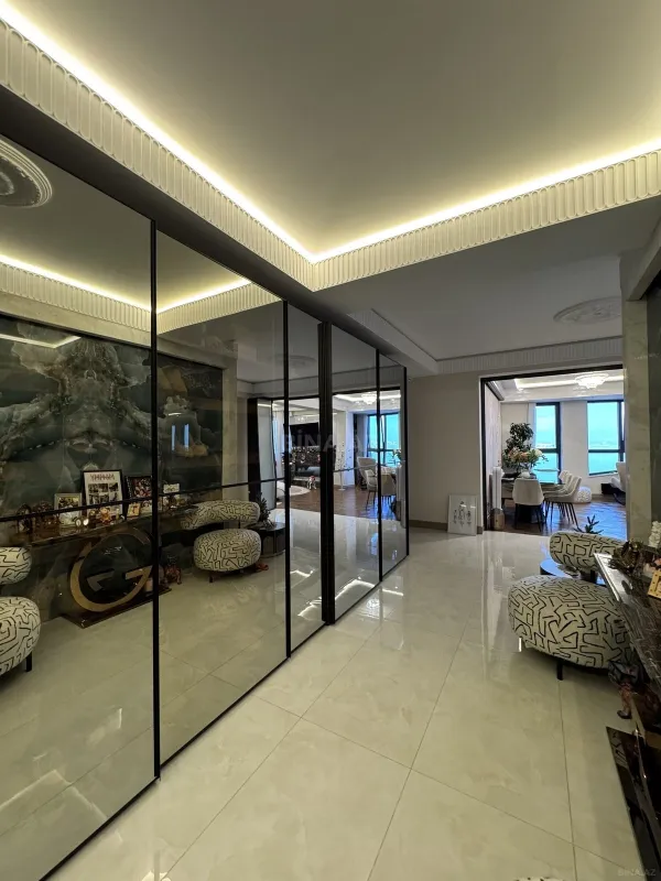 Satılır 5 otaqlı mənzil 235 m²