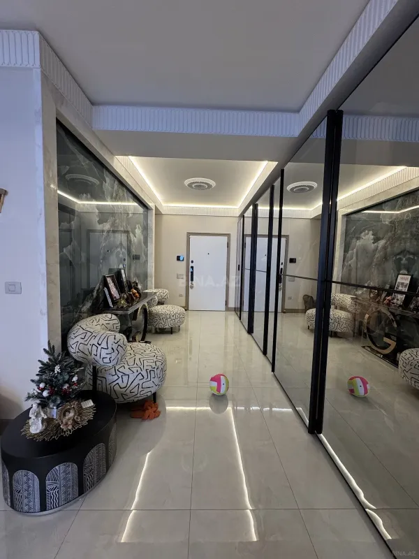 Satılır 5 otaqlı mənzil 235 m²